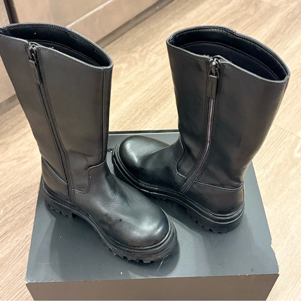 Black Leather Boots with Zipper